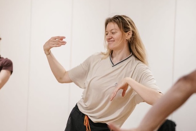 Katharina Ludwig teaching contemporary dance